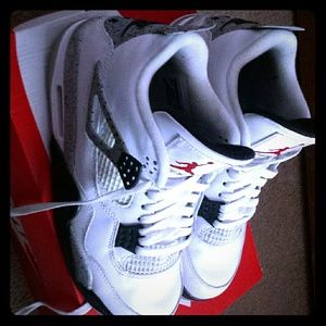 Air Jordan IV (2015)